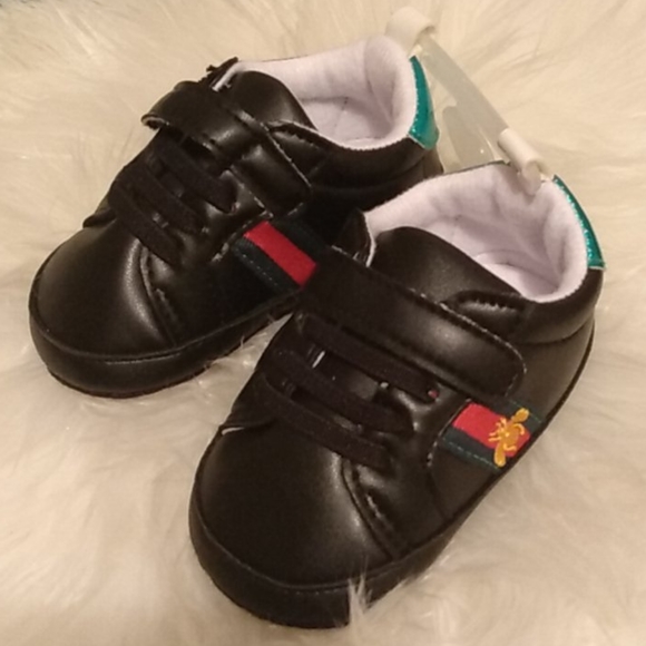 Black bee baby shoe - Picture 2 of 6